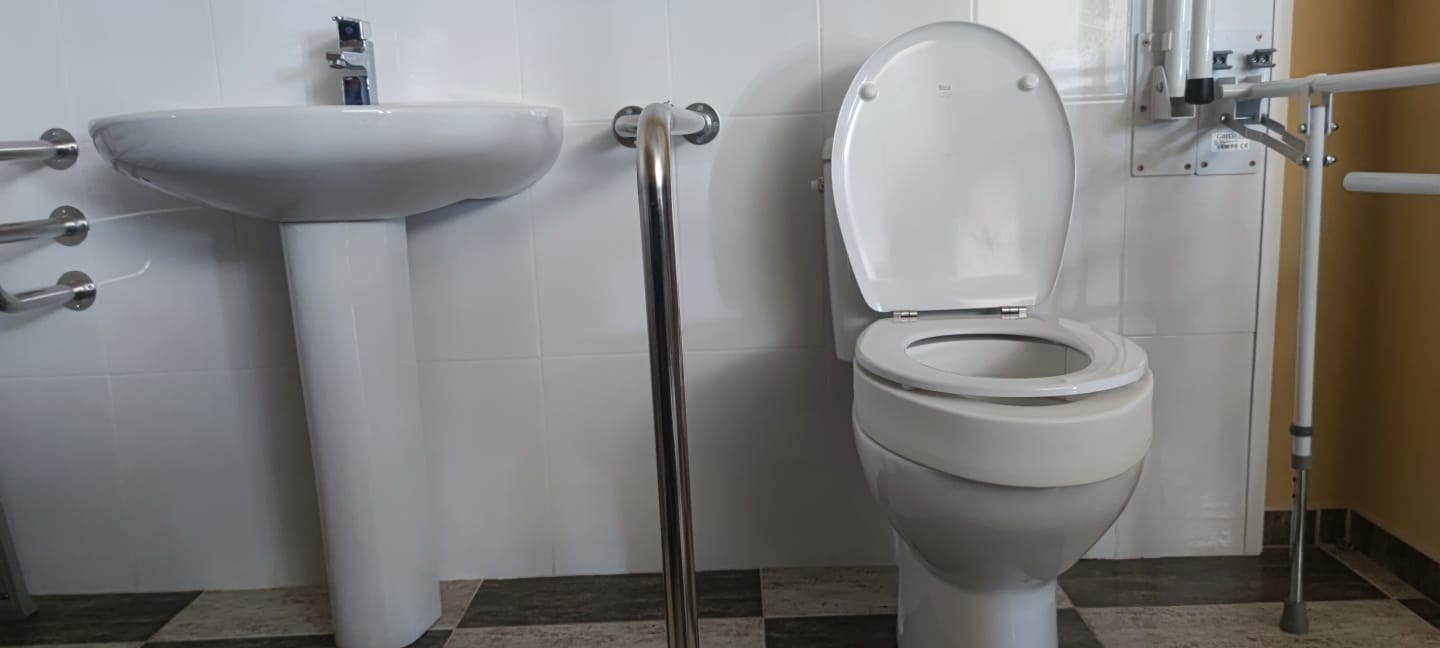 Para que sirve y como elegir un elevador de WC